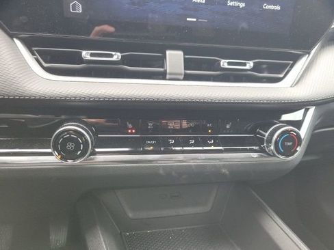 Used 2025 Chevrolet Equinox LT w/ Safety and Technology Package image 26