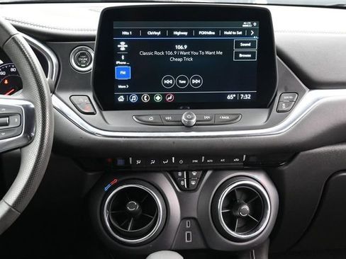 Used 2023 Chevrolet Blazer LT FWD image 11