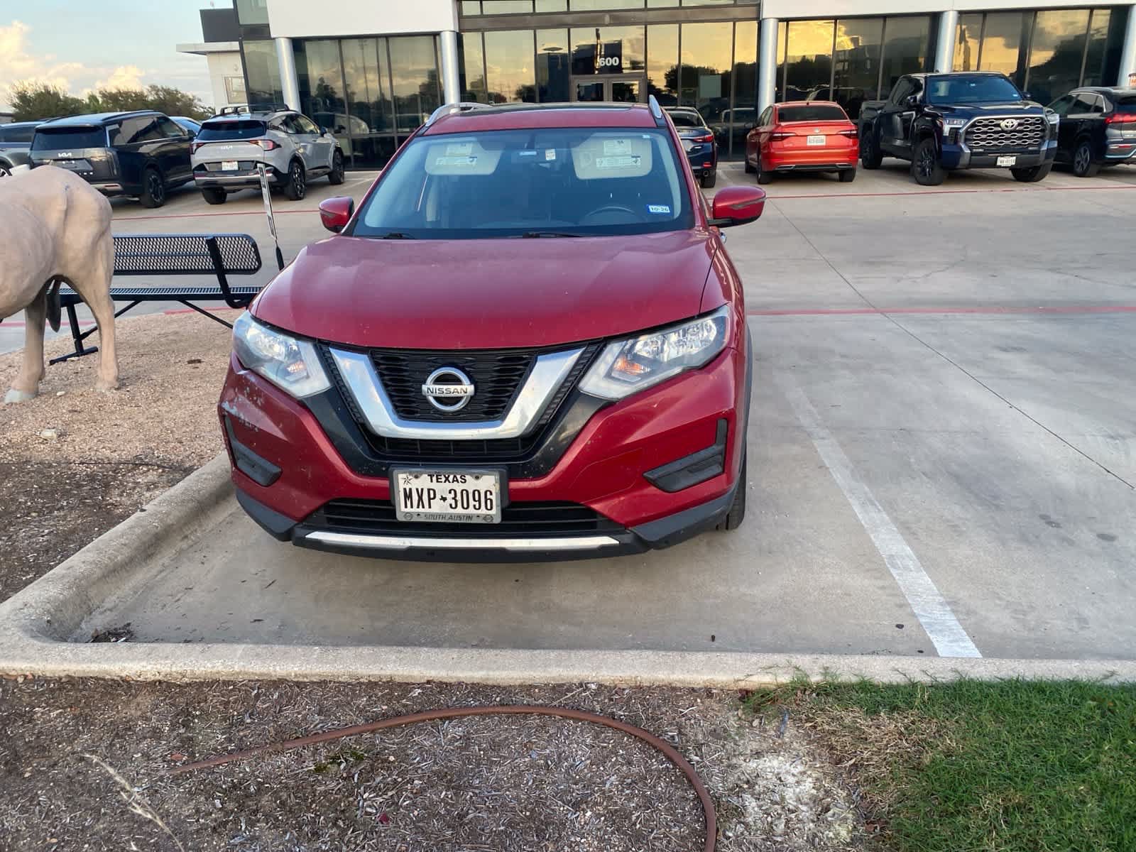 Used 2017 Nissan Rogue SV AWD/4WD image 2