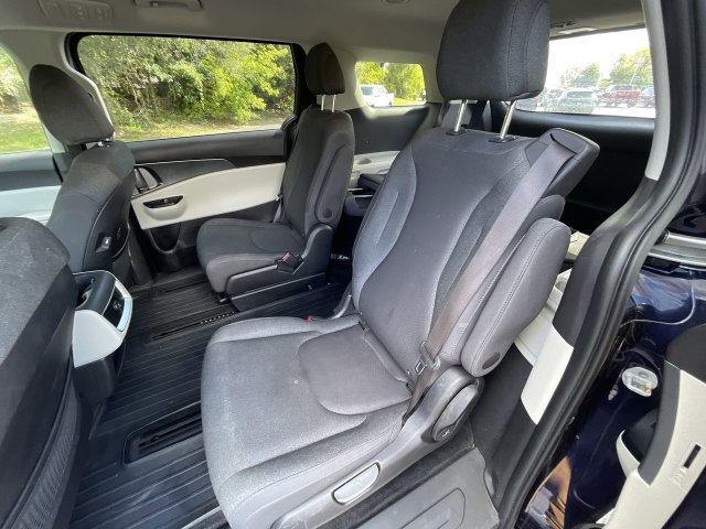 Used 2022 Kia Carnival LX FWD image 23