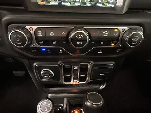 Used 2023 Jeep Wrangler Unlimited Sahara w/ Cold Weather Group AWD/4WD image 26