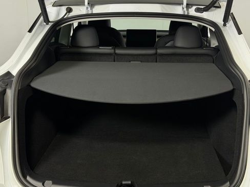 Used 2024 Tesla Model Y Long Range image 32