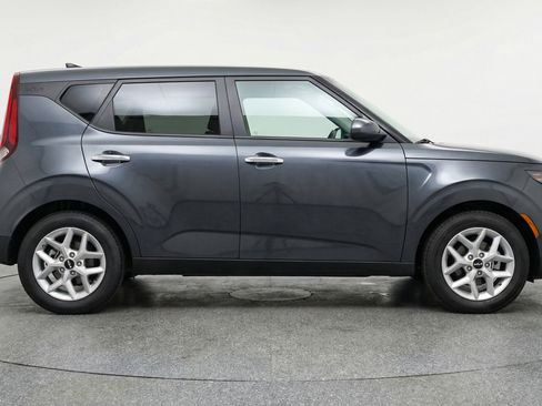 Used 2025 Kia Soul LX w/ LX Technology Package image 11