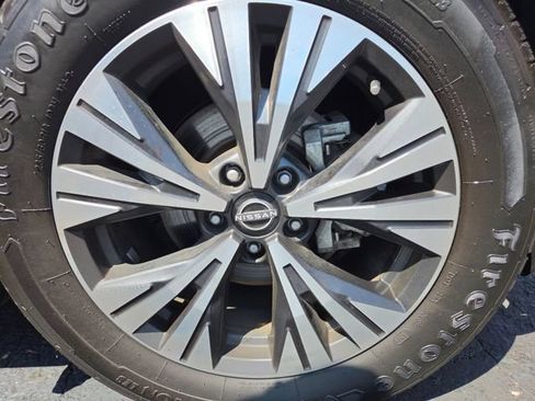 Used 2023 Nissan Rogue SV AWD/4WD image 9