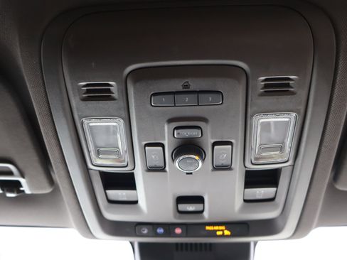 Used 2023 Chevrolet Suburban Z71 w/ Z71 Off-Road Package image 31