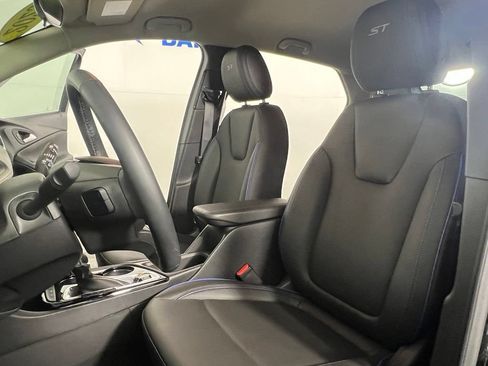 Used 2025 Buick Encore GX Sport Touring w/ Comfort Package AWD/4WD image 20