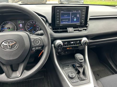 Certified 2022 Toyota RAV4 LE AWD/4WD image 18