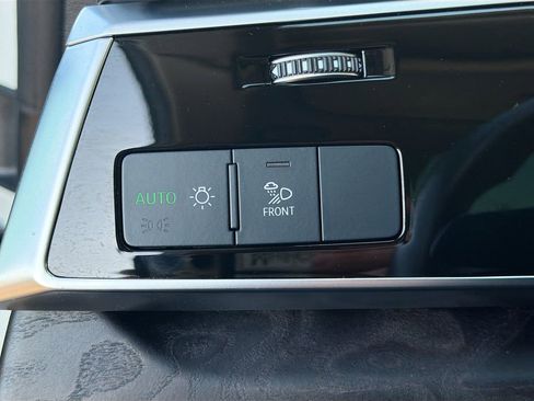 Used 2022 Audi Q8 Premium Plus image 34