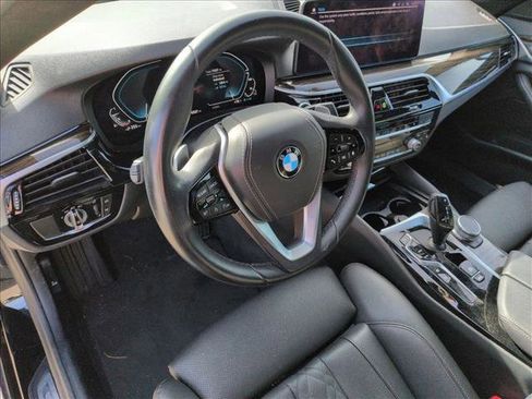 Used 2021 BMW 530e xDrive w/ Convenience Package image 10