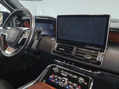 Used 2024 Lincoln Navigator L 4WD image 11