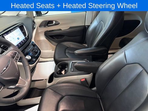 Used 2024 Chrysler Pacifica Touring-L FWD image 13