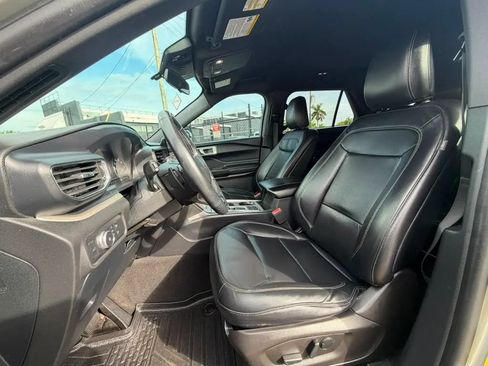 Used 2020 Ford Explorer XLT w/ Equipment Group 202A RWD image 12