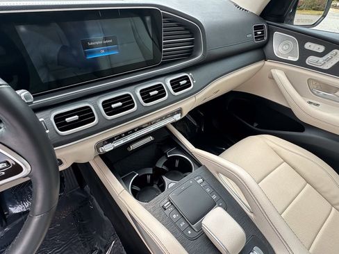 Used 2023 Mercedes-Benz GLS 450 4MATIC image 32