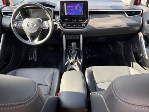 Used 2025 Toyota Corolla Cross XLE AWD/4WD image 23