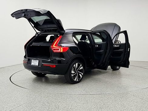 Certified 2025 Volvo XC40 B5 Plus AWD/4WD image 11