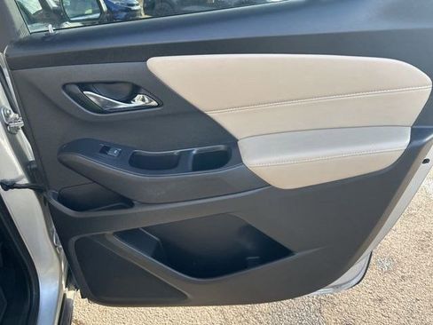 Used 2022 Chevrolet Traverse LS image 37