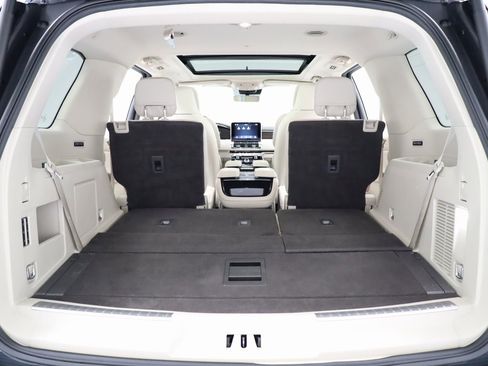 Used 2021 Lincoln Navigator Reserve w/ Luxury Package image 35