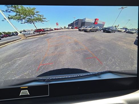 Used 2024 GMC Terrain SLT AWD/4WD image 7