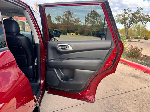 Used 2020 Nissan Pathfinder Platinum image 20