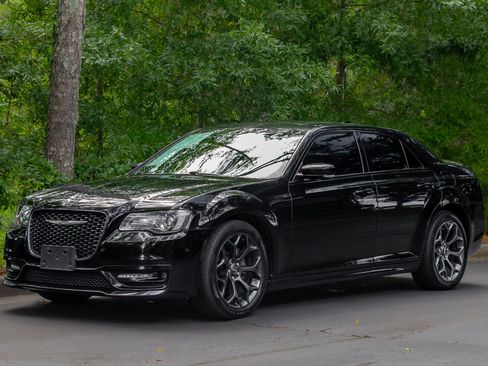 Used 2019 Chrysler 300 S w/ 300S Premium Group 2 RWD image 50