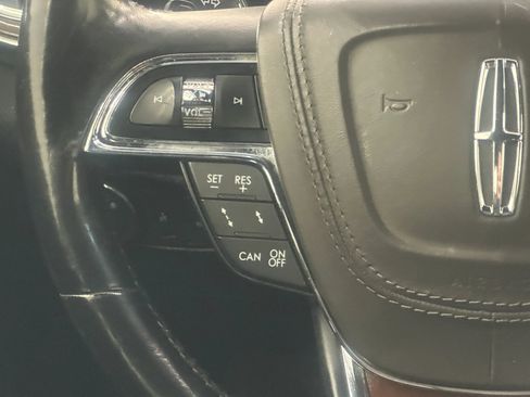 Used 2017 Lincoln Continental Reserve w/ Technology Package image 21