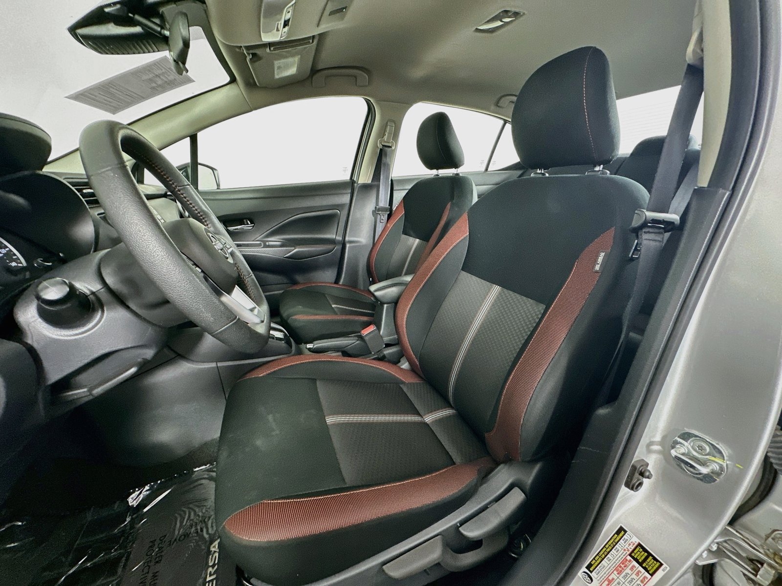 Used 2024 Nissan Versa SR FWD image 21
