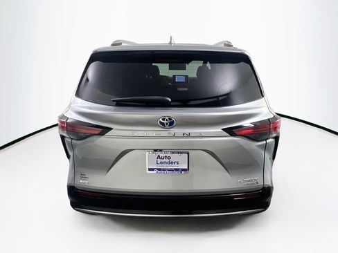 Used 2021 Toyota Sienna Platinum AWD/4WD image 6