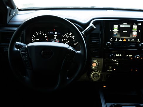 Used 2023 Nissan Titan PRO-4X w/ Pro-4x Convenience Package image 25