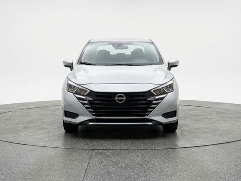 Used 2025 Nissan Versa SV image 2