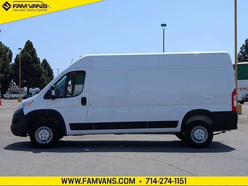 Used 2026 RAM ProMaster 2500 w/ Convenience Group FWD image 4