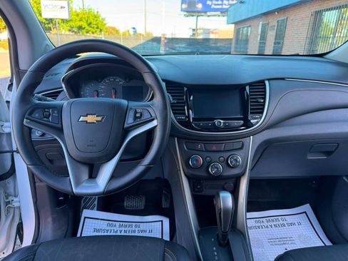 Used 2017 Chevrolet Trax LT w/ Sun & Sound Package AWD/4WD image 12