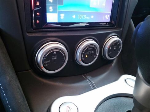 Certified 2017 Nissan 370Z Roadster image 11