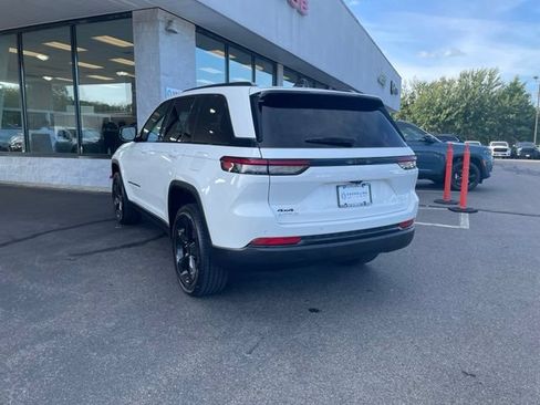 Used 2023 Jeep Grand Cherokee Altitude AWD/4WD image 7