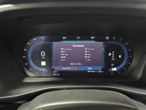 Used 2024 Volvo XC40 B5 Ultimate w/ Climate Package image 4