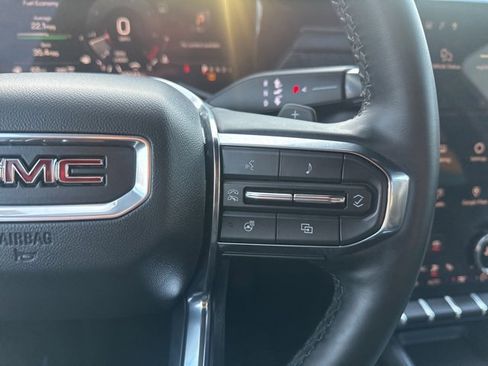 Used 2025 GMC Acadia Elevation image 15