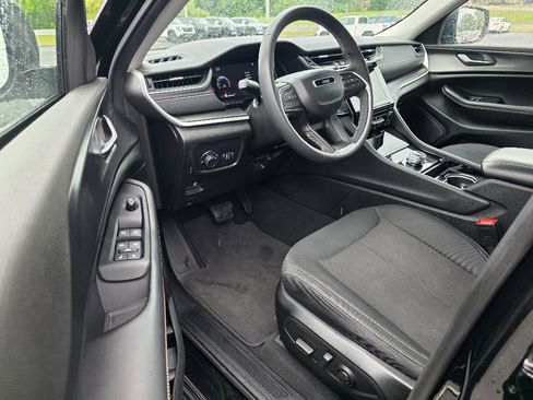 Used 2023 Jeep Grand Cherokee L Laredo AWD/4WD image 10