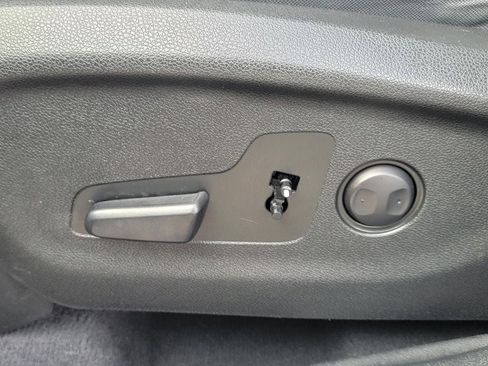 Used 2019 Kia Sorento LX w/ LX Convenience Package image 32