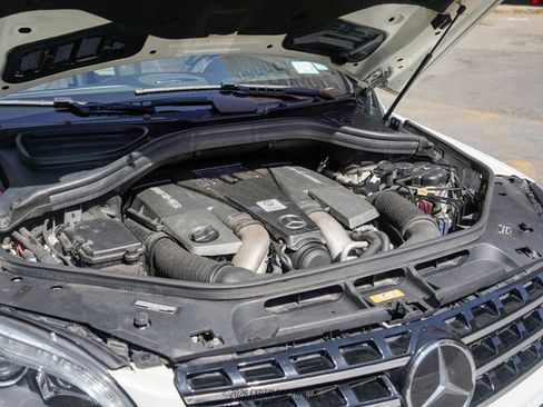 Used 2015 Mercedes-Benz ML 63 AMG 4MATIC image 16