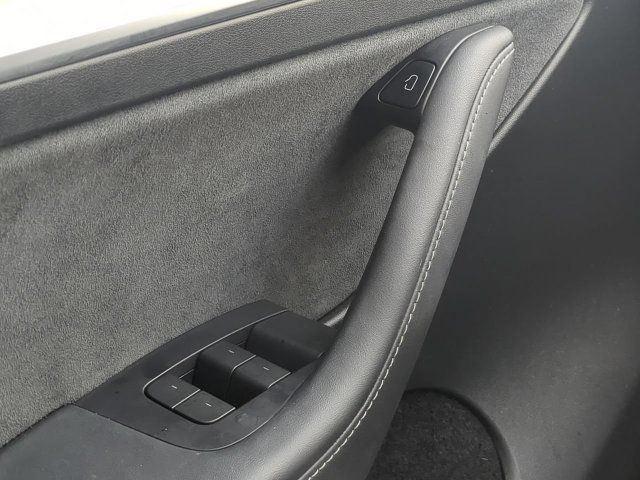 Used 2024 Tesla Model Y Performance AWD/4WD image 27