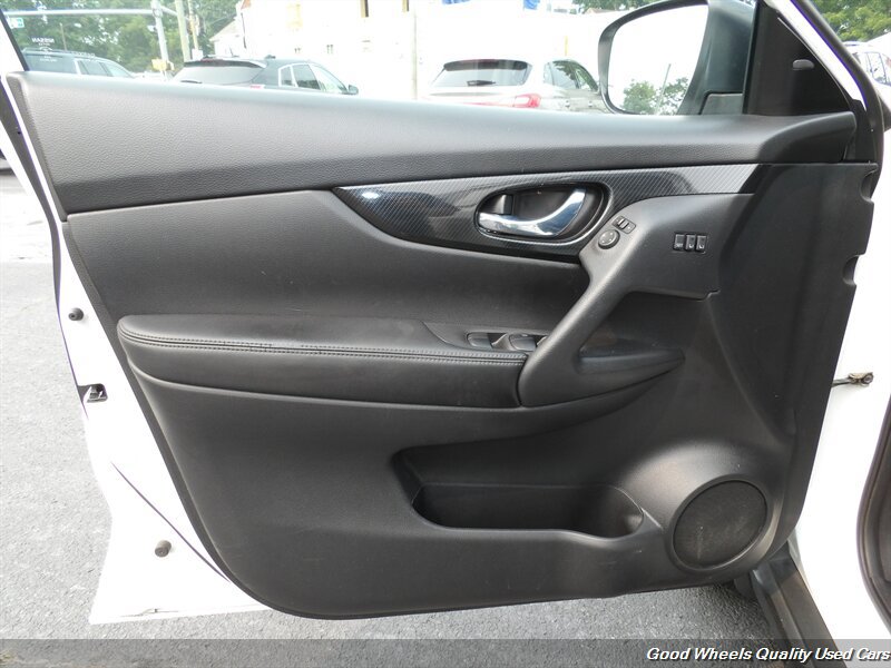 Used 2018 Nissan Rogue SL w/ Premium Package AWD/4WD image 25