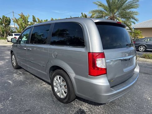 Used 2016 Chrysler Town & Country Touring FWD image 2