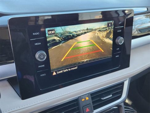 New 2025 Volkswagen Taos SE image 12