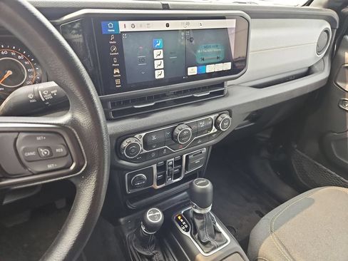 Certified 2024 Jeep Gladiator Sport AWD/4WD image 19