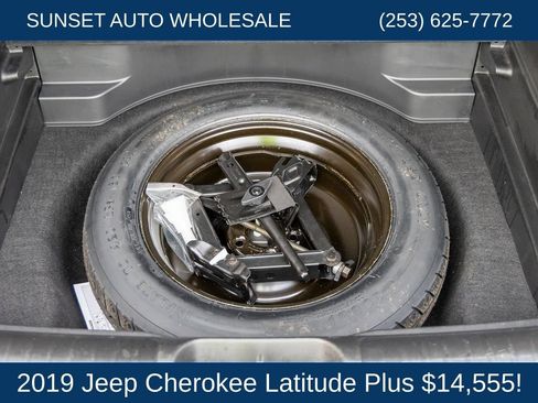 Used 2019 Jeep Cherokee Latitude Plus AWD/4WD image 80