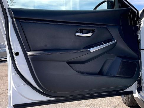 Used 2025 Nissan Sentra SR w/ Midnight Edition FWD image 21