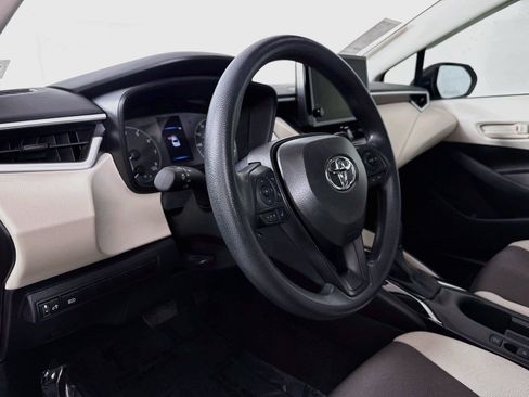 Certified 2025 Toyota Corolla LE FWD image 4