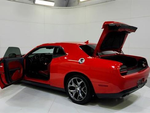 Used 2015 Dodge Challenger R/T Plus RWD image 31