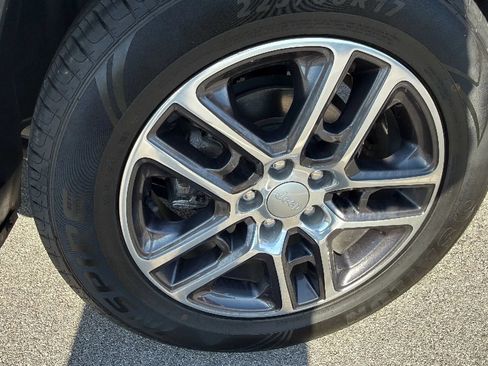 Used 2019 Jeep Compass Latitude FWD image 38