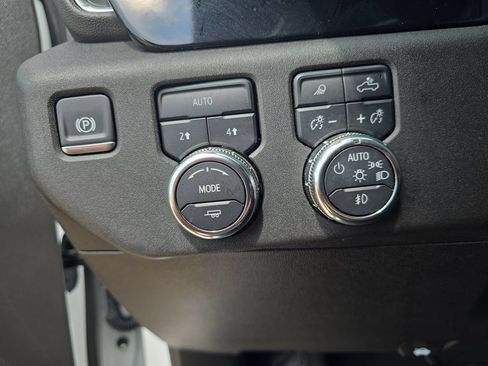 Used 2025 GMC Sierra 1500 SLT AWD/4WD image 27