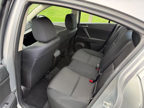 Used 2013 MAZDA MAZDA3 i SV w/ Convenience Pkg image 11